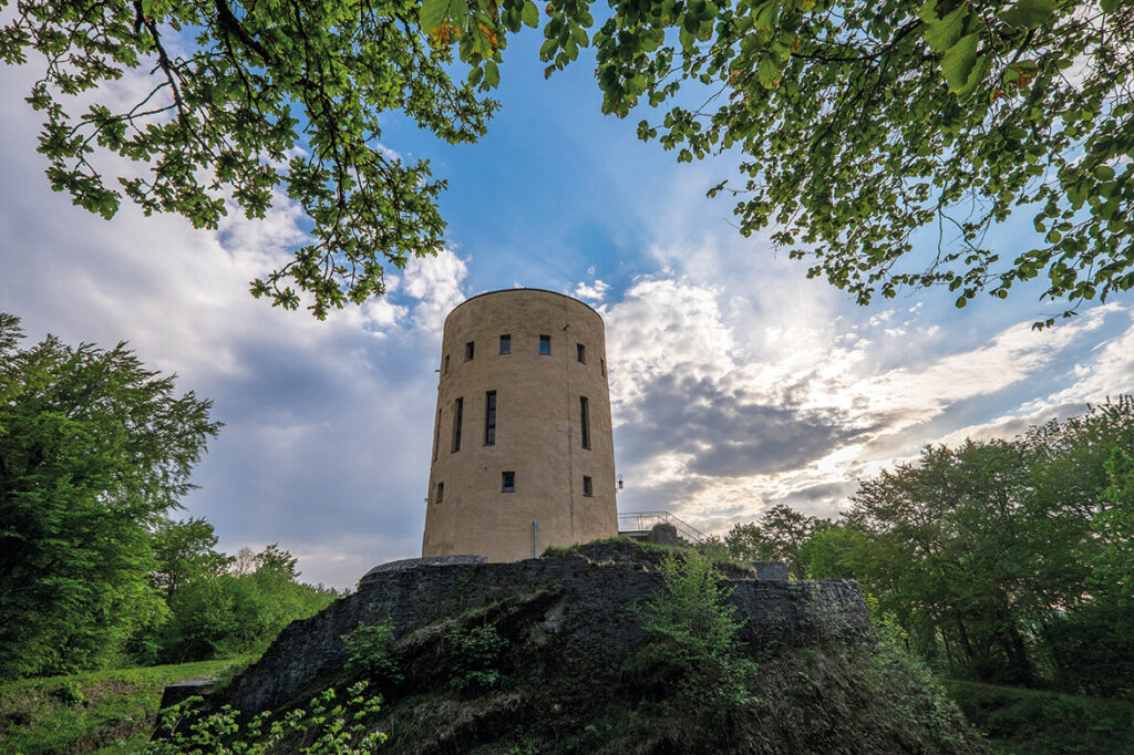 Blick auf den Turm von unten fotografiert