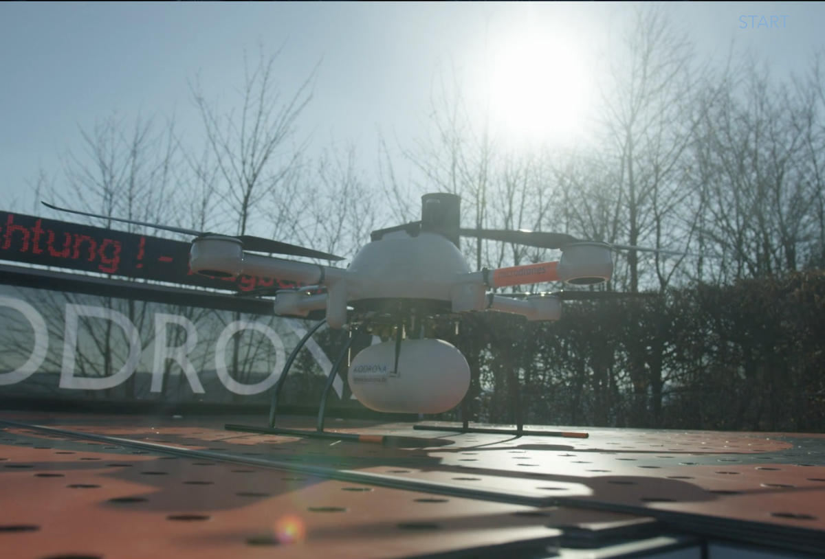 Drohne auf Landeplatz