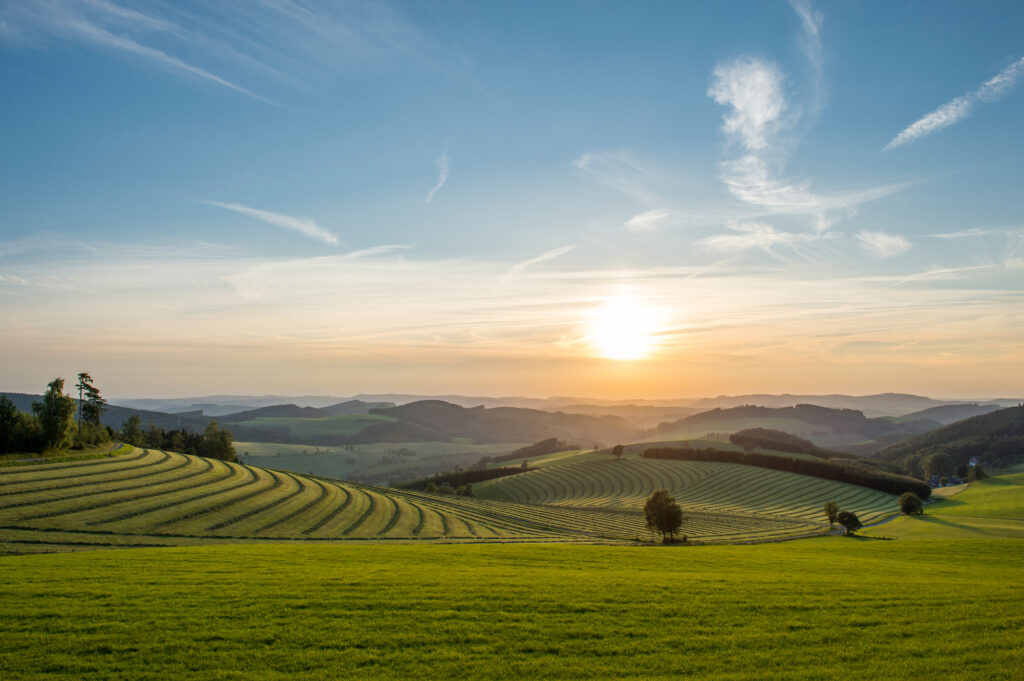 Landschaft bei Sonnenuntergang