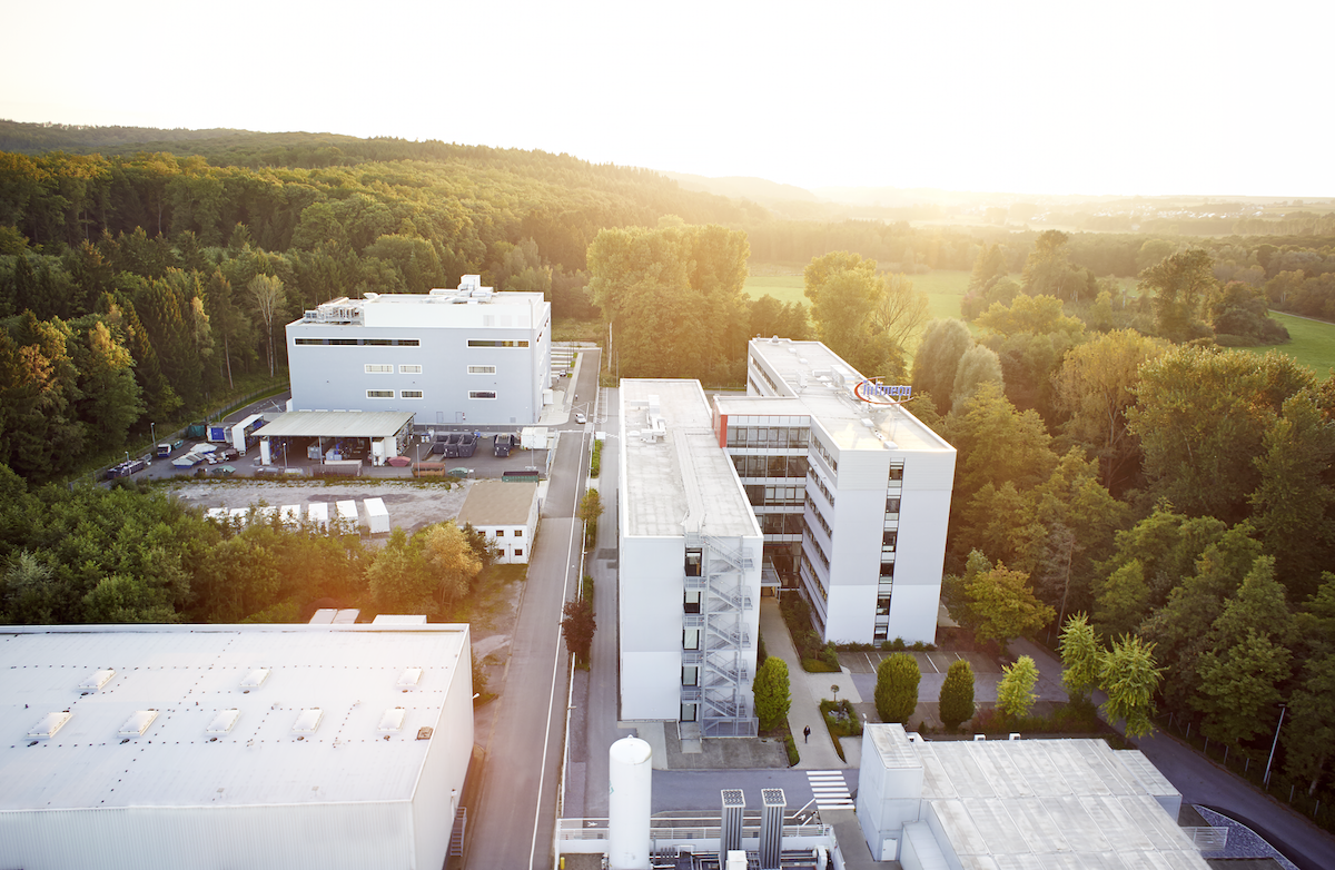 Luftaufnahme der Firma Infineon am Standort Warstein